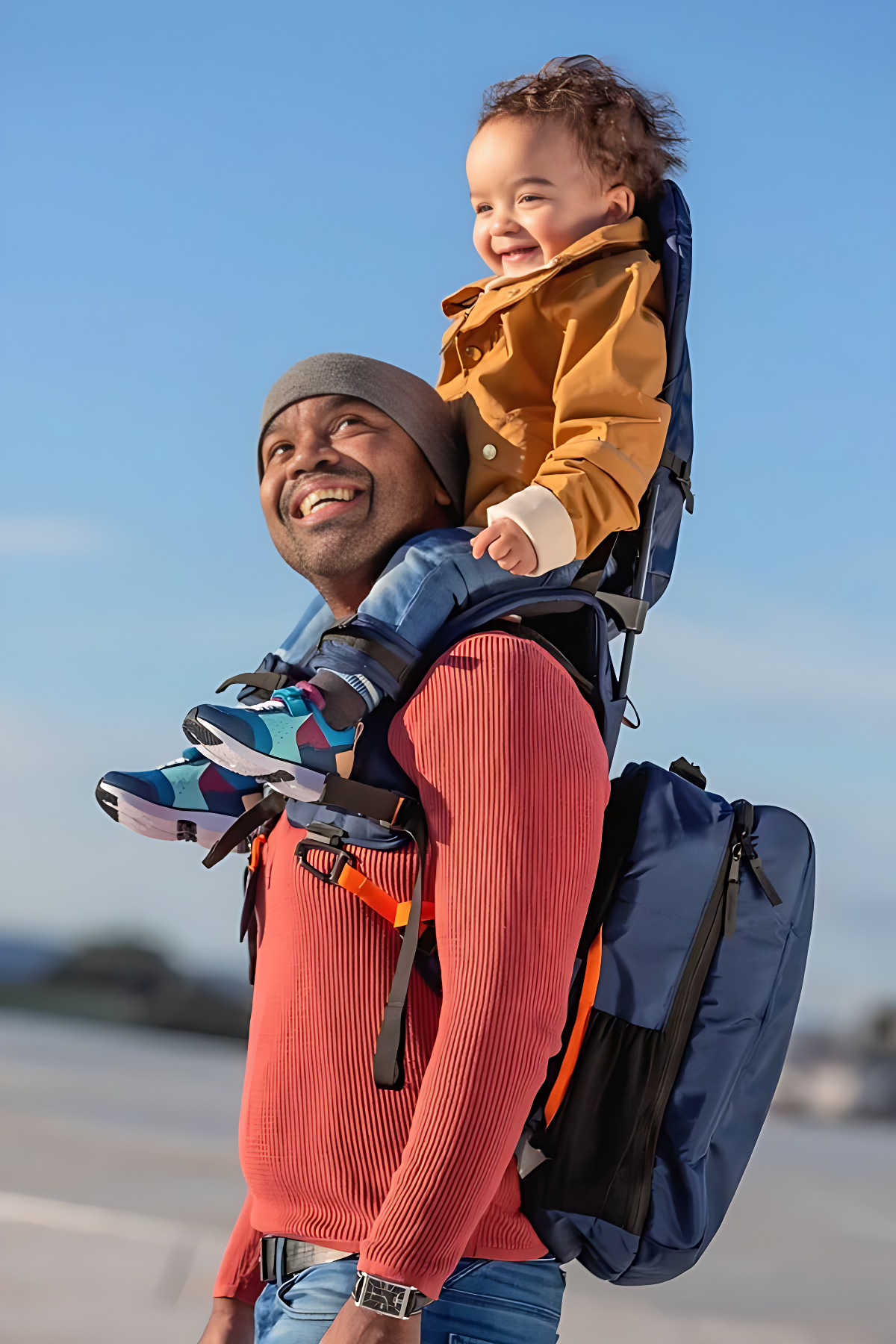 Minimeis_G4_blue_happy_father_backpack